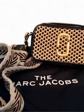 The Marc Jacobs Woven Straw Snapshot Bag in Black & Natural - Authentic